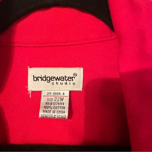 Bridge water studio 💯 cotton trucker denim jacket. - Picture 2 of 5